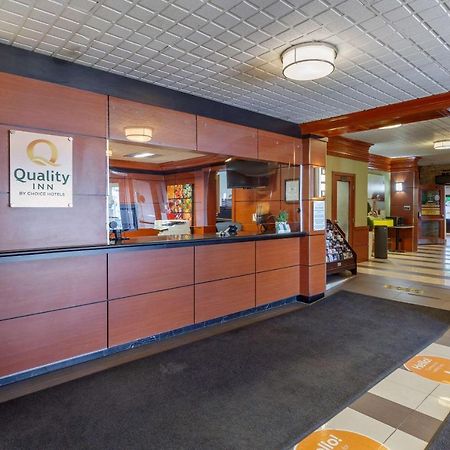 Quality Inn Toronto Airport Mississauga Exterior foto