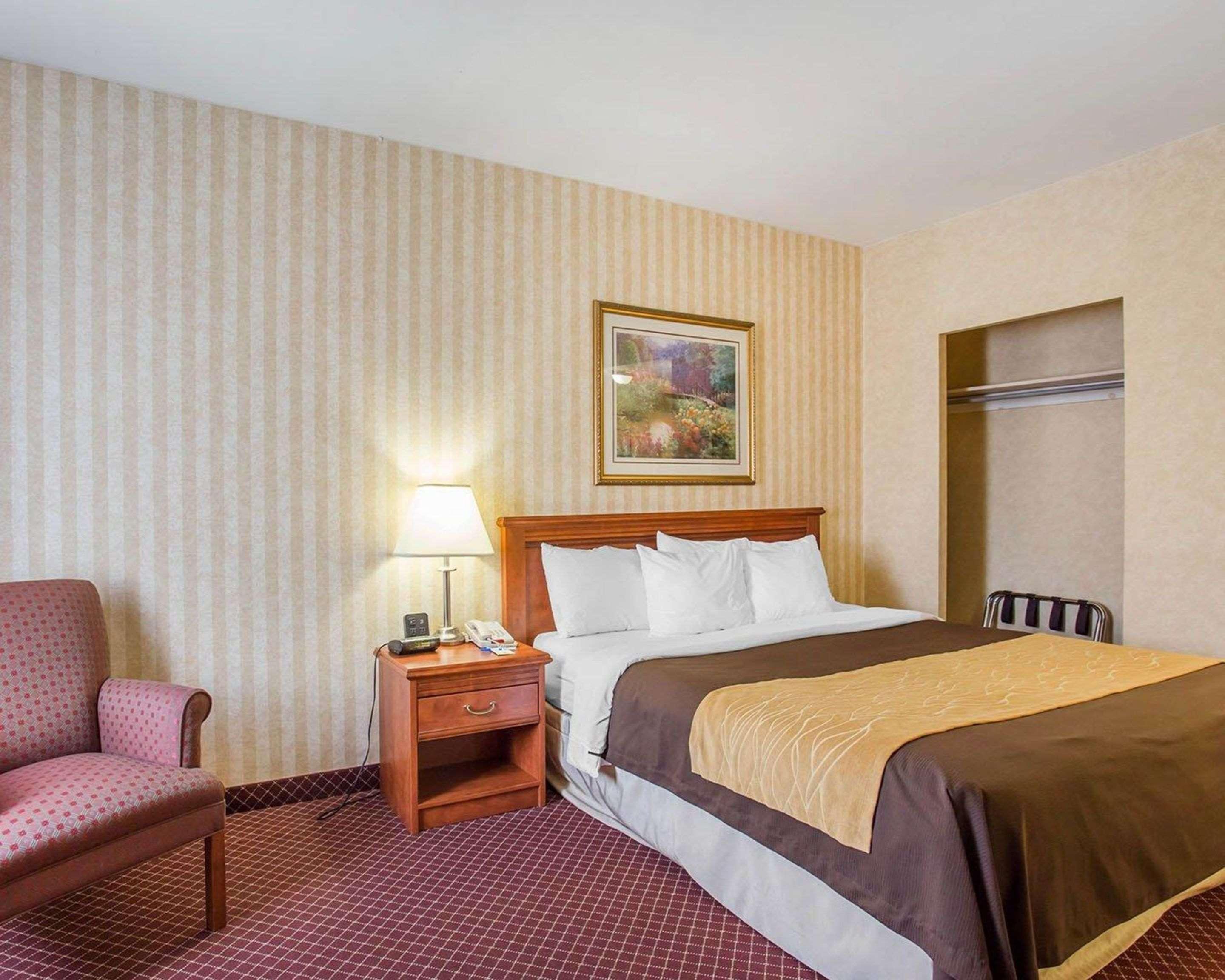 Quality Inn Toronto Airport Mississauga Exterior foto