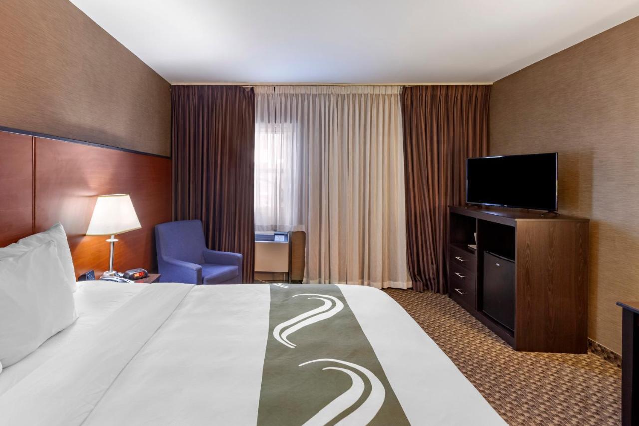 Quality Inn Toronto Airport Mississauga Exterior foto