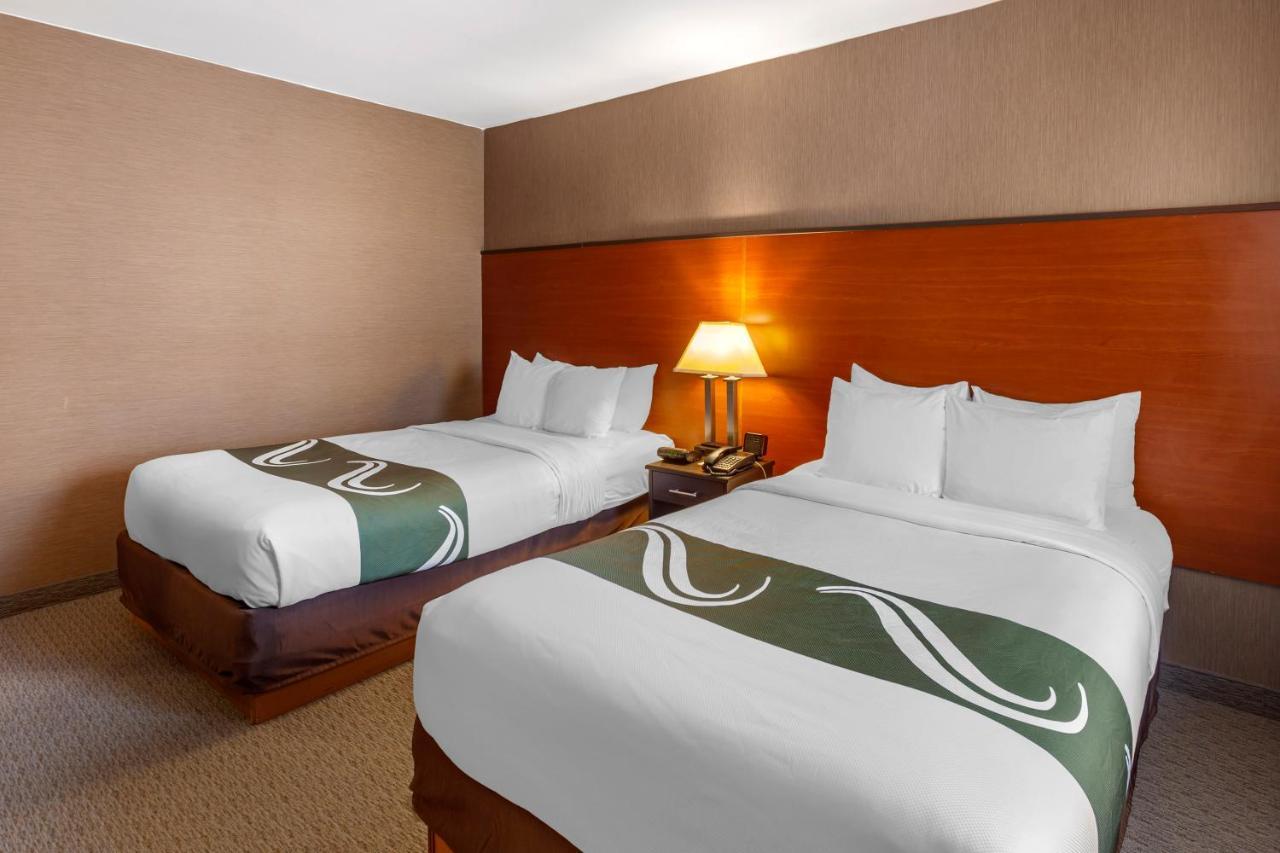 Quality Inn Toronto Airport Mississauga Exterior foto